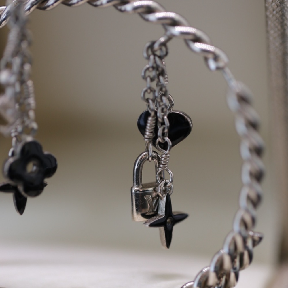 Louis Vuitton Hoops - Picture 10 of 13